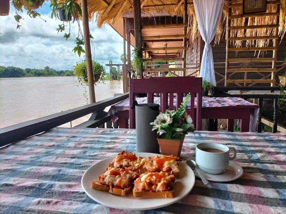Champa Guesthouse Muang Khong Exterior photo