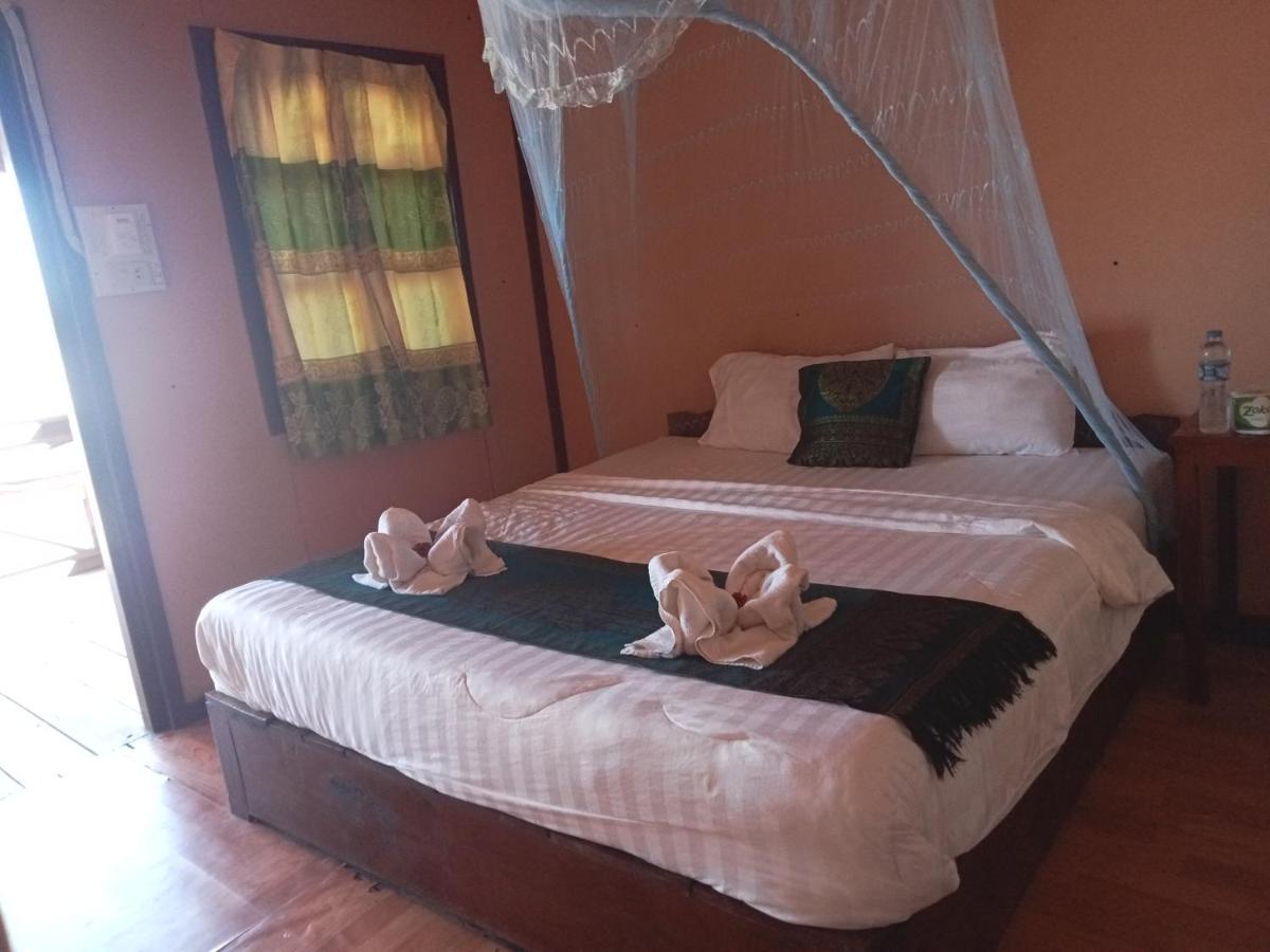 Champa Guesthouse Muang Khong Exterior photo