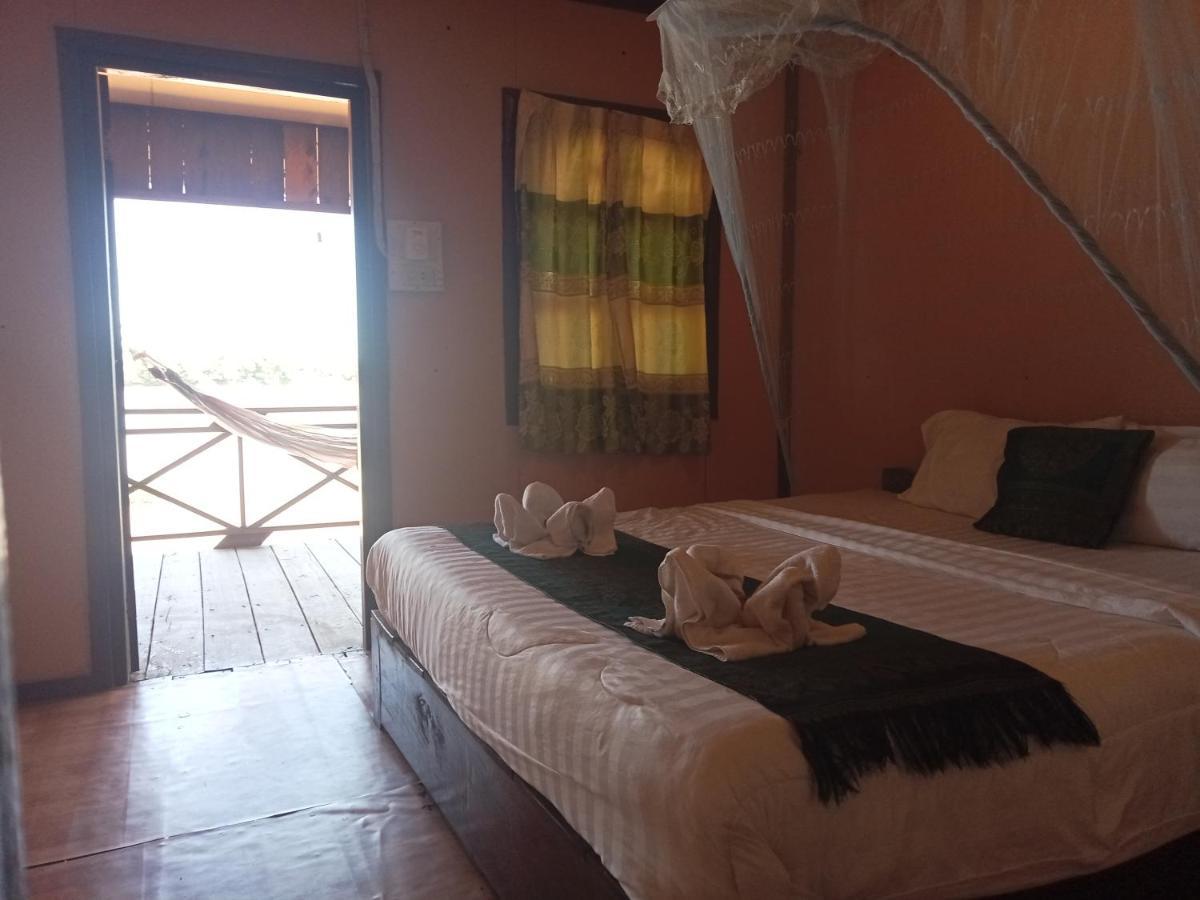 Champa Guesthouse Muang Khong Exterior photo