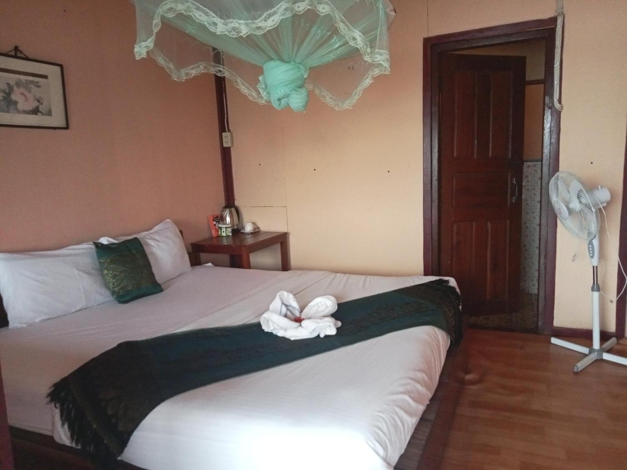 Champa Guesthouse Muang Khong Exterior photo