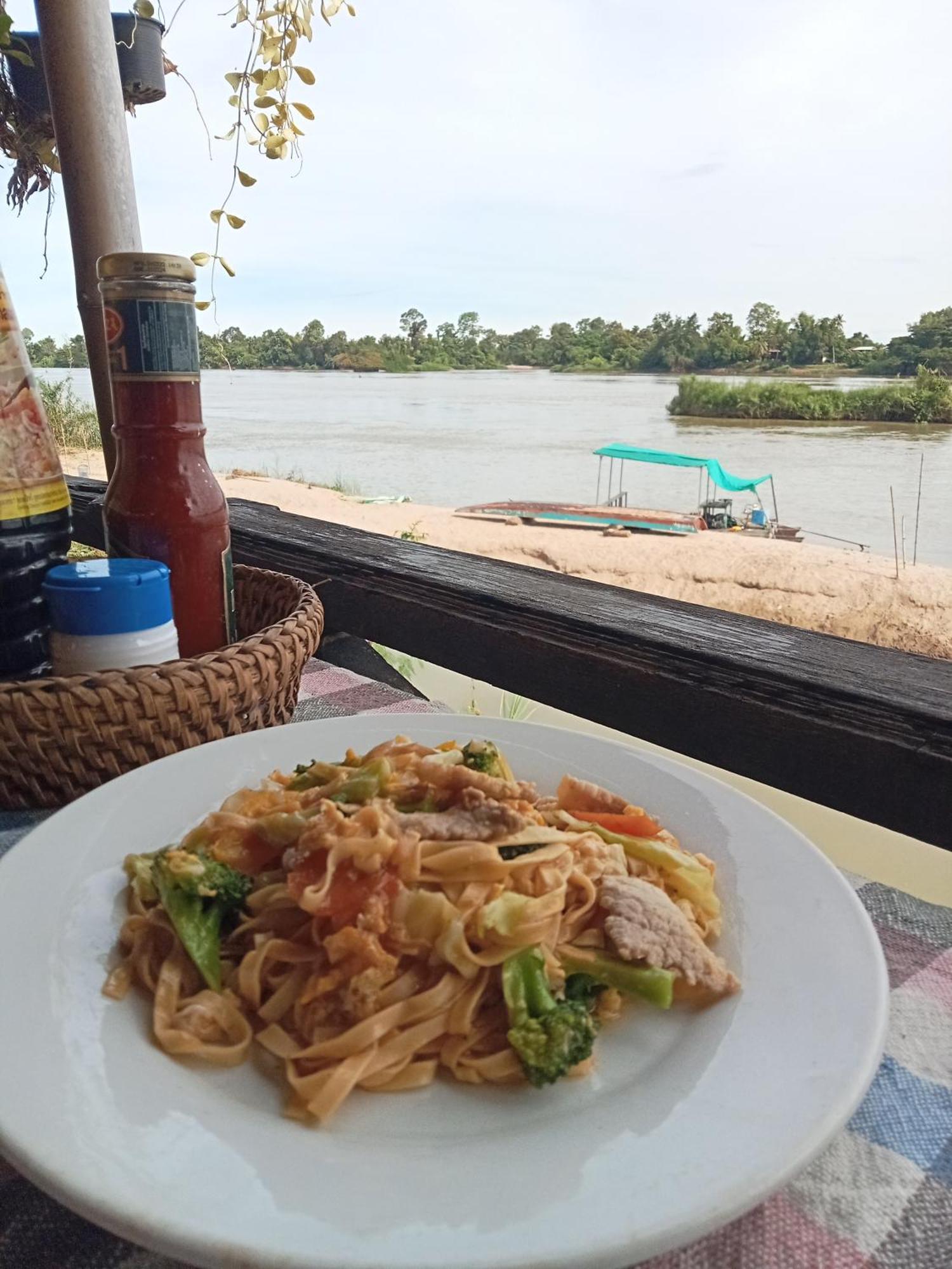 Champa Guesthouse Muang Khong Exterior photo